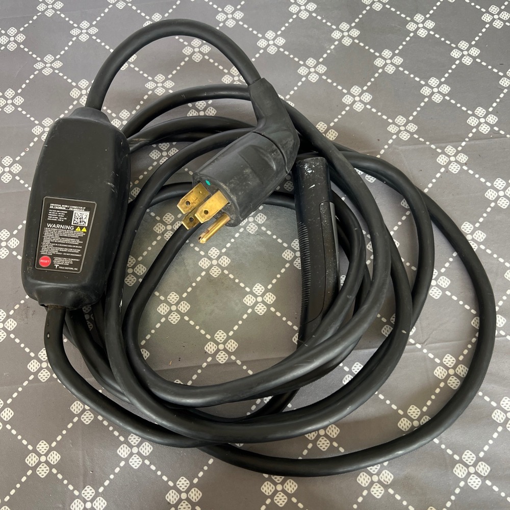 Tesla Gen 1 Universal Mobile Connector 40A NEMA 14-50 EV Charger 1058221-01-E